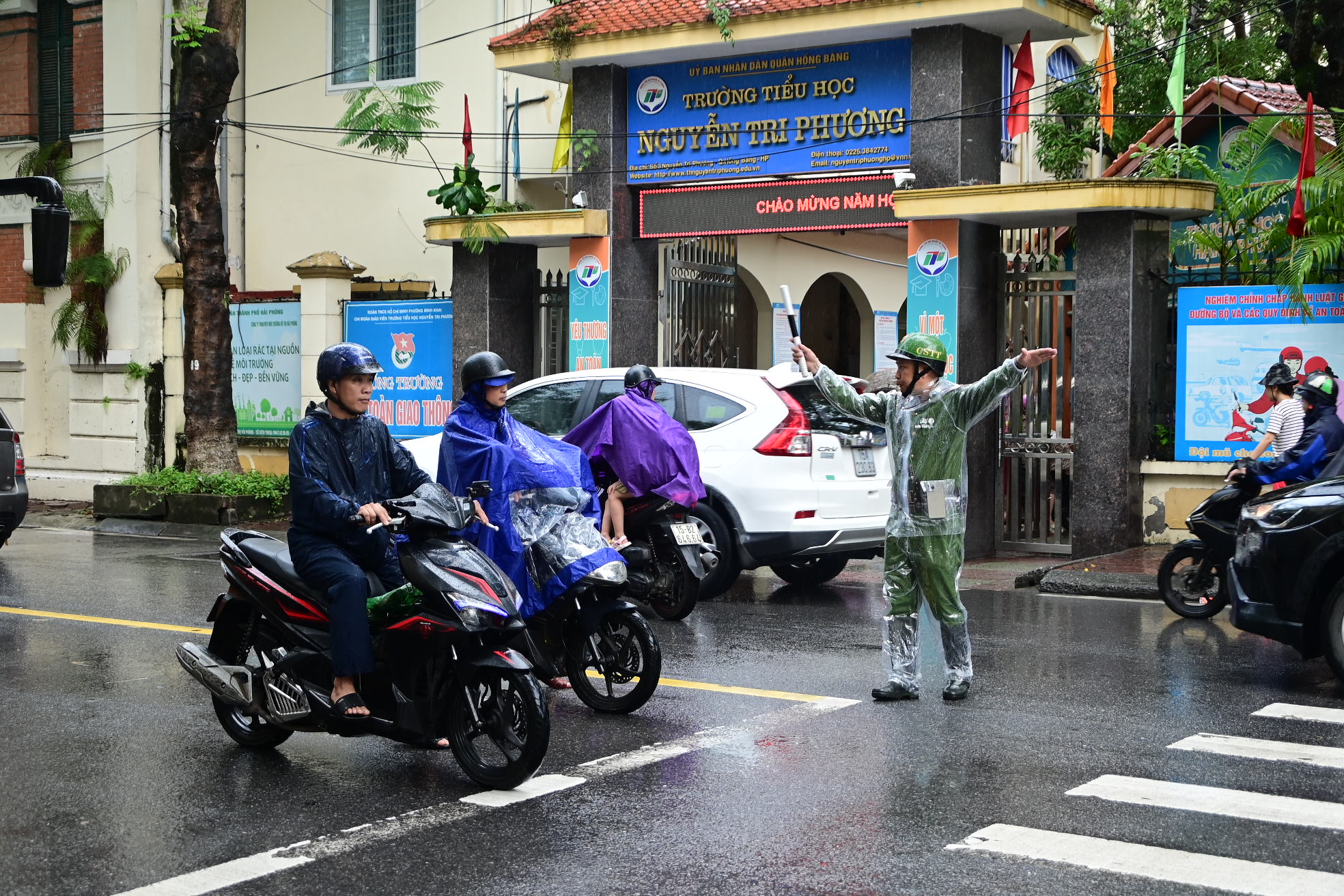 Đảm bảo an toàn giao thông cho tháng cao điểm học sinh đến trường